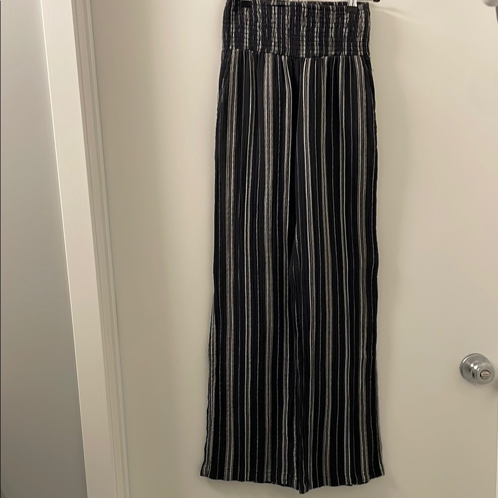 Billabong New Waves 2 Black and White Wide Leg Pants. Lightweight. Never worn